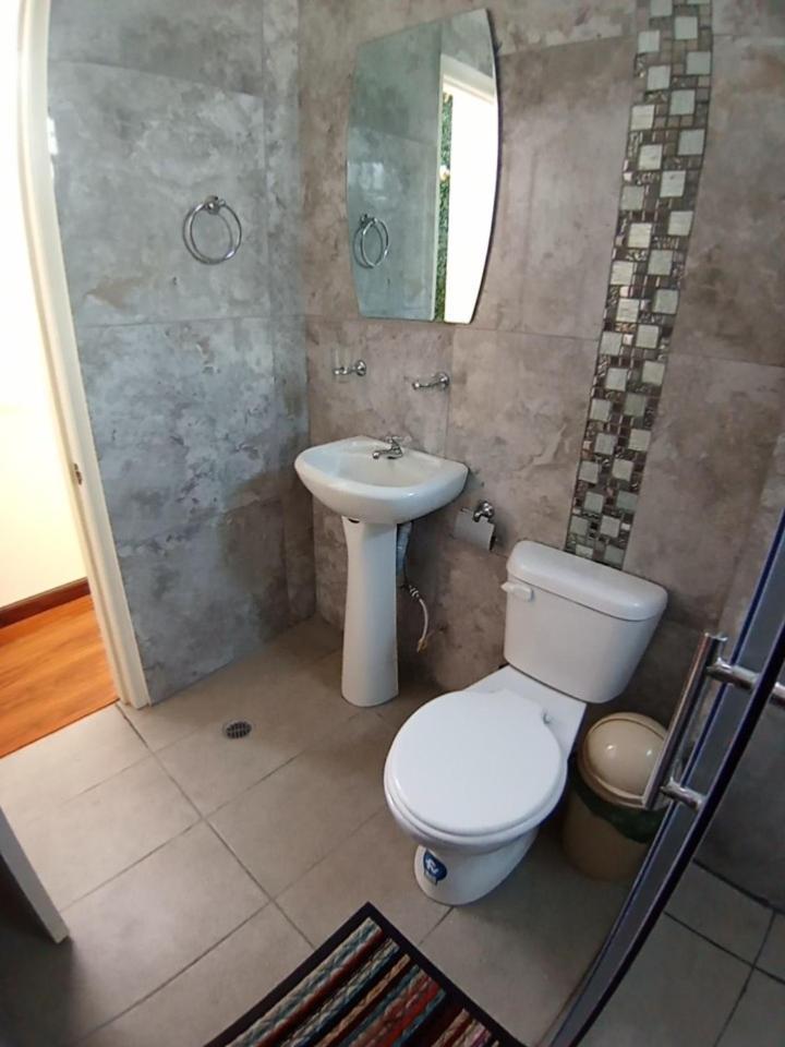 Hostal Atlantis Quito Zewnętrze zdjęcie
