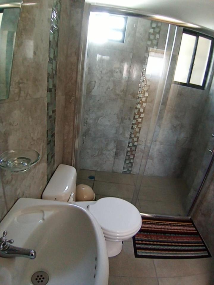 Hostal Atlantis Quito Zewnętrze zdjęcie